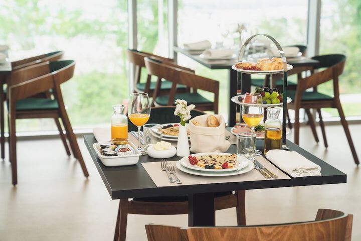 Breakfast/Coffee Service 36 of 60