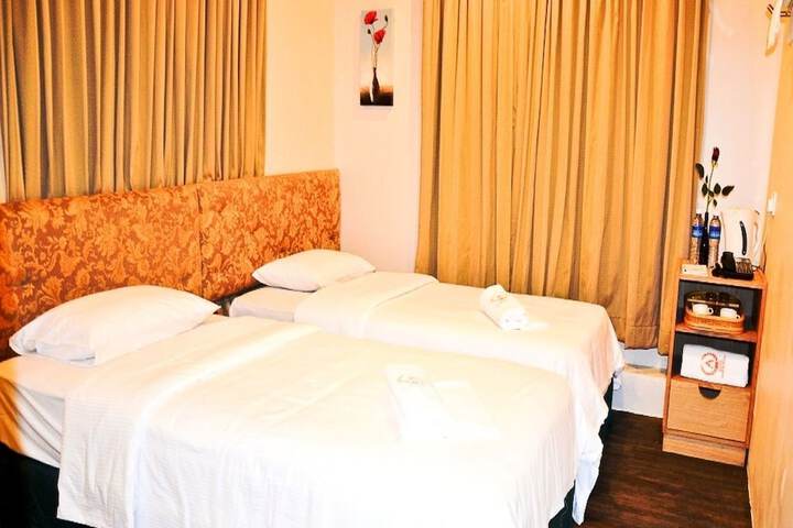 Room 8 of 12