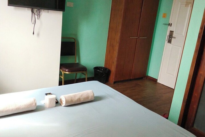 Room 2 of 51
