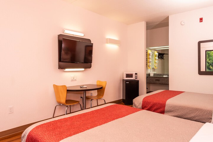 Deluxe Room 2 Double Beds Refrigerator, Microwave (3 of 8)