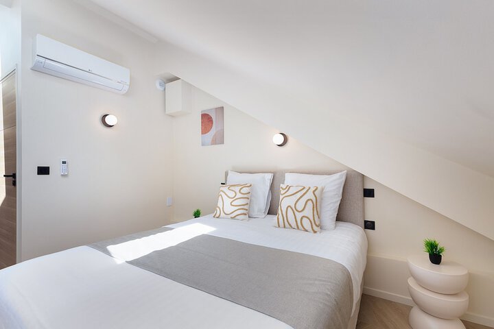 Room 13 of 82