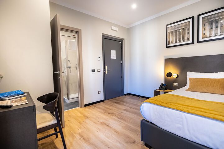 Room 27 of 104