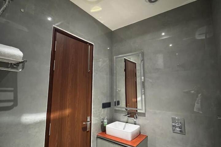 Room 16 of 22