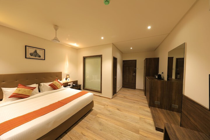 Room 6 of 33