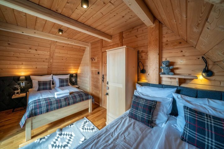 Room 4 of 338