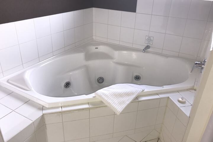 Hot Tub 32 of 36