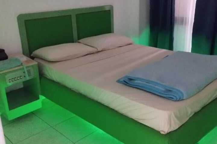 Room 9 of 34