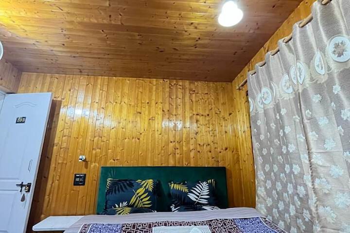 Room 6 of 15