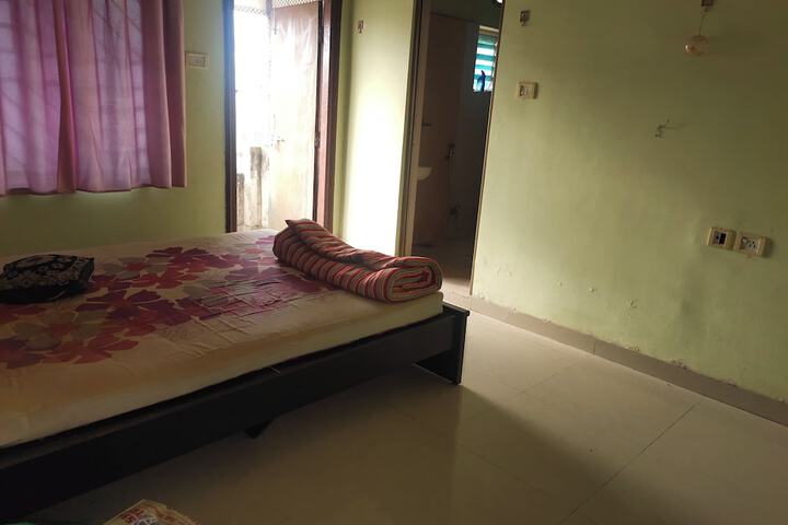 Room 4 of 7