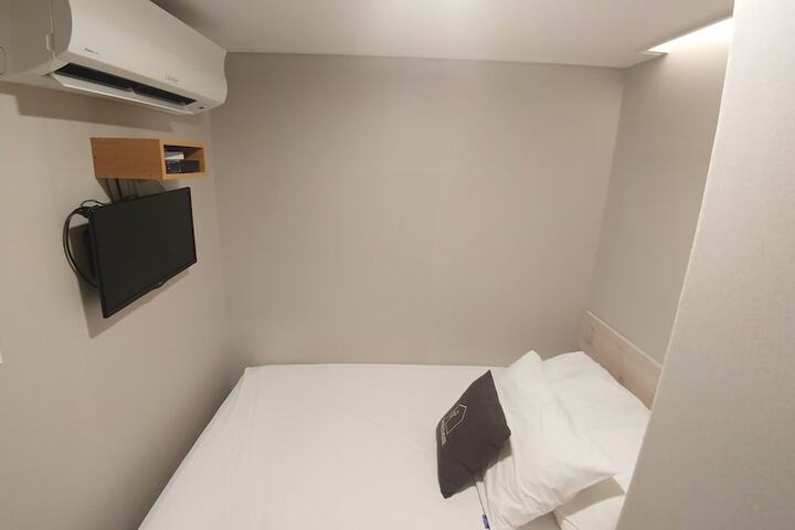 Room 13 of 44