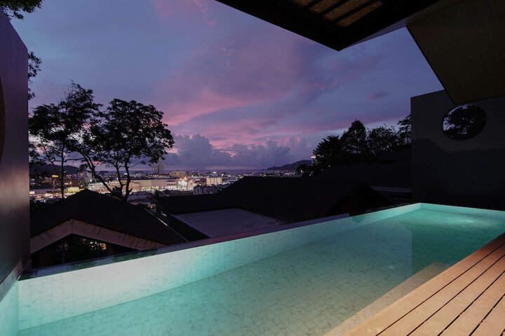 Hotel Pool