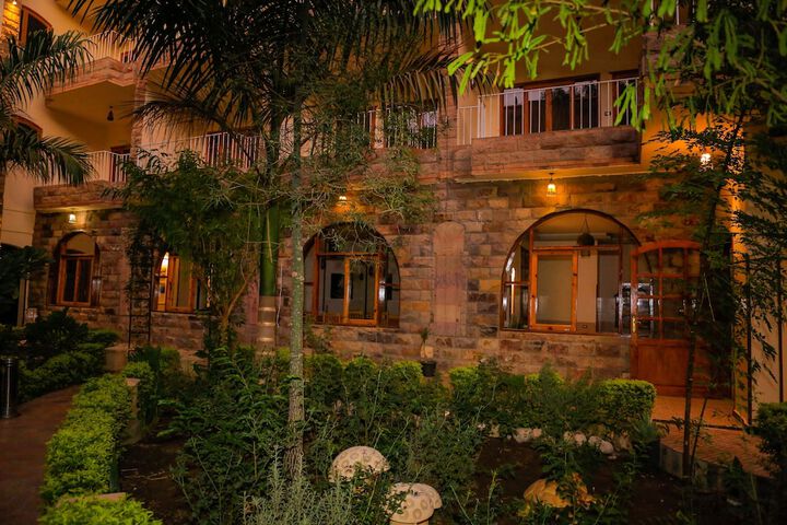 Hotel Exterior 134 of 164