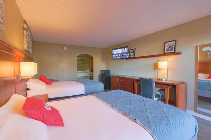 2 Queen Beds (4 of 6)