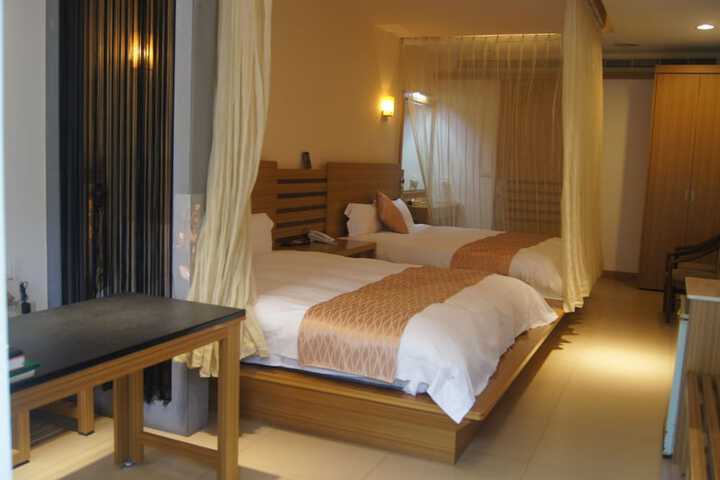 Room 4 of 43