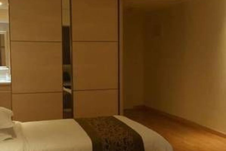 Room 27 of 46