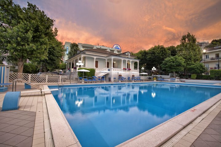 Pool Hotel