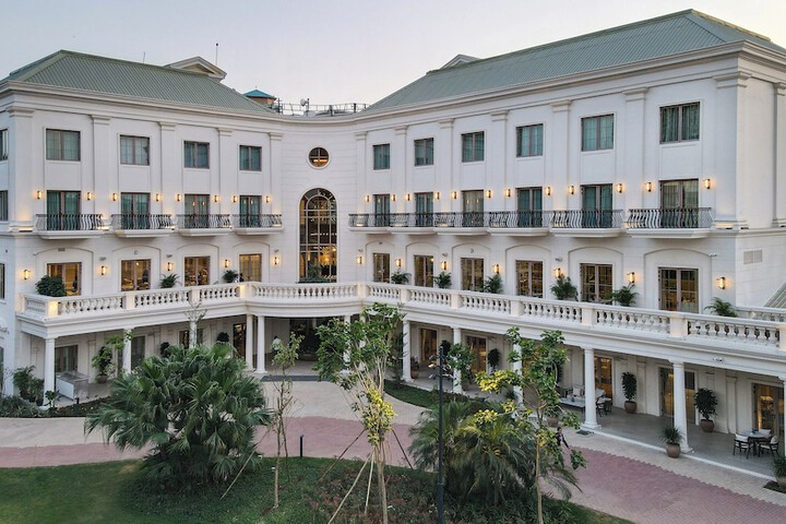 DLF Club 4
