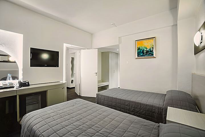 Room 11 of 141