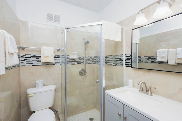 Classic Room with 2 Queen Beds (6 of 15)