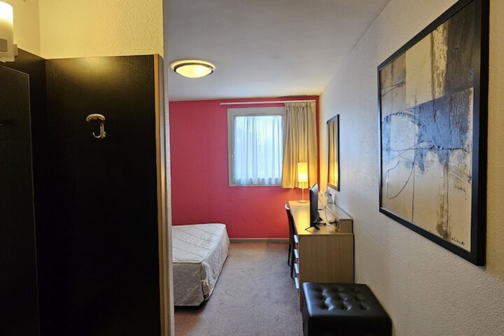 Room 26 of 64