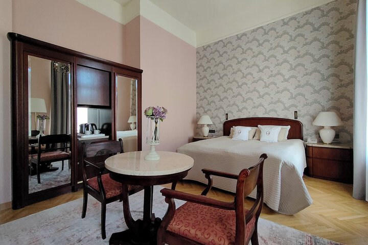Room 46 of 80