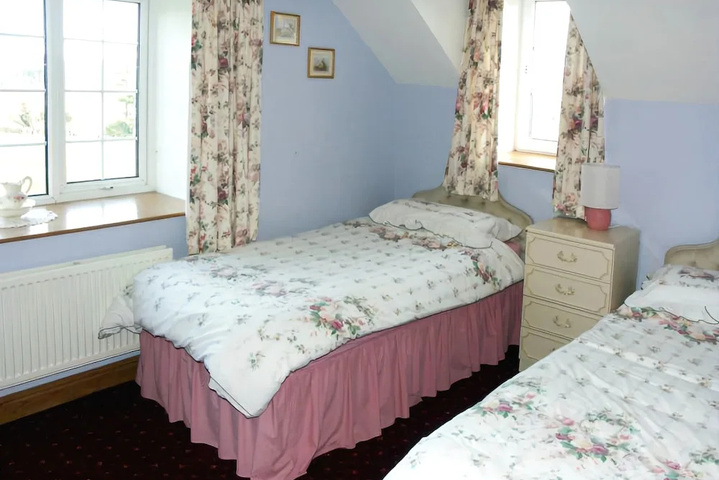 Room 3 of 8
