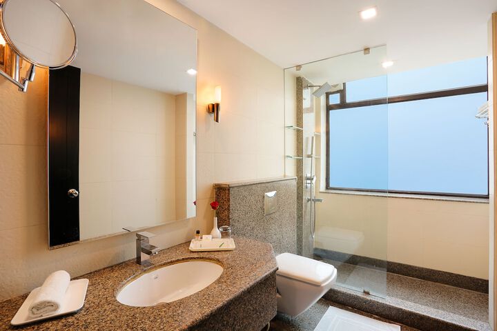 Room 12 of 21