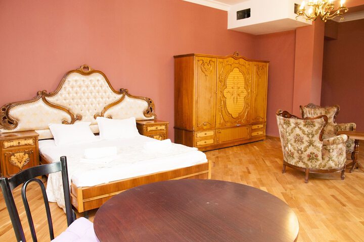 Room 5 of 30