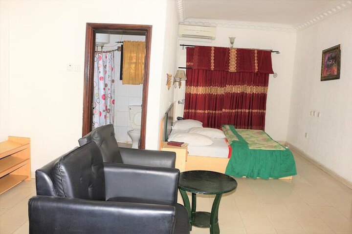Room 8 of 18