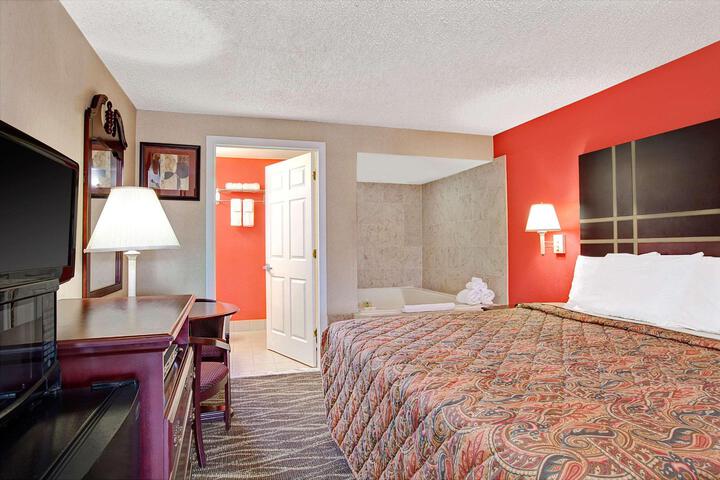 1 King Bed (5 of 9)
