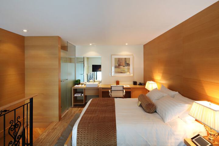 Room 9 of 60