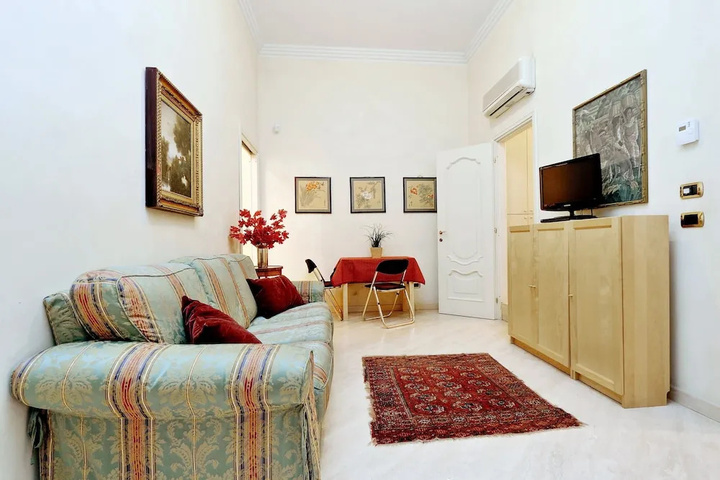 Room 4 of 16