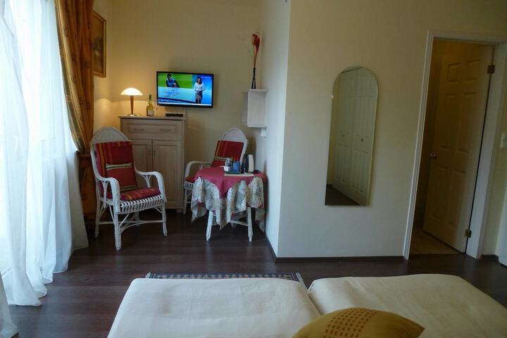 Room 7 of 96