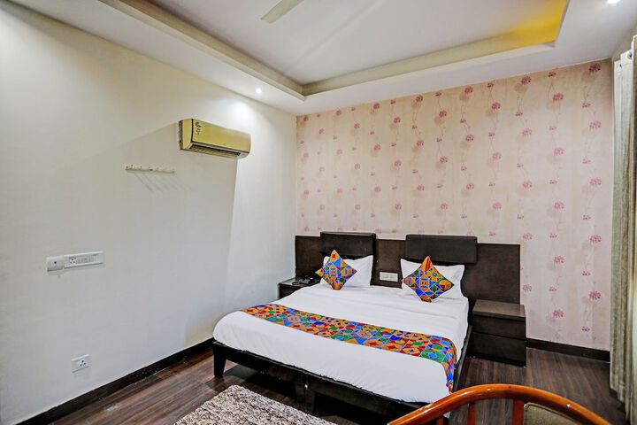 Room 7 of 16
