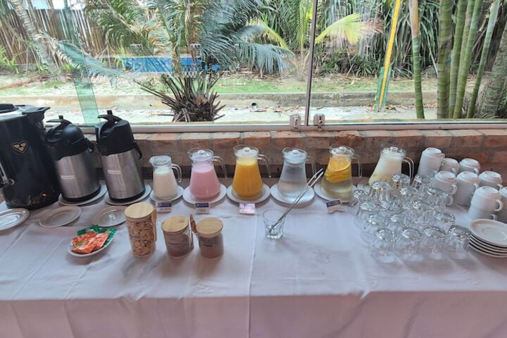 Breakfast/Coffee Service 16 of 40