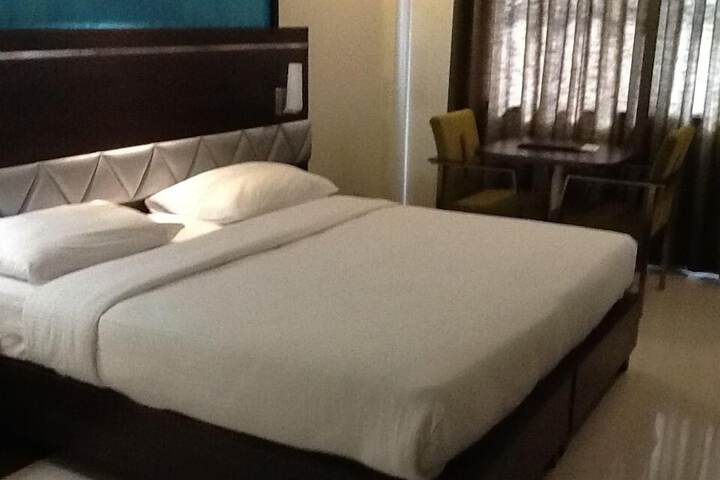 Room 10 of 34