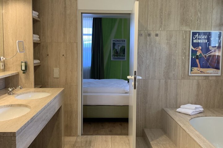Room 120 of 147