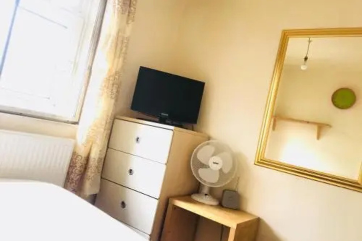Room 3 of 7