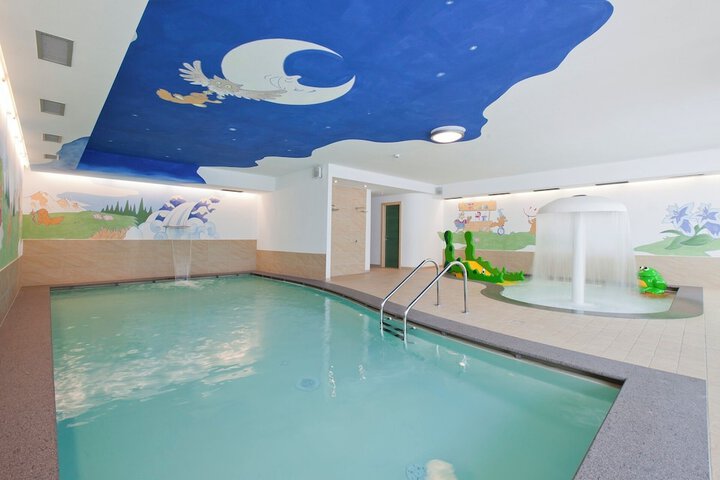 Pool 57 of 148