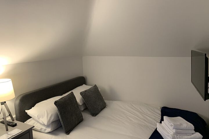Room 12 of 40