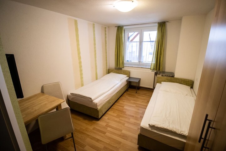 Room 9 of 48
