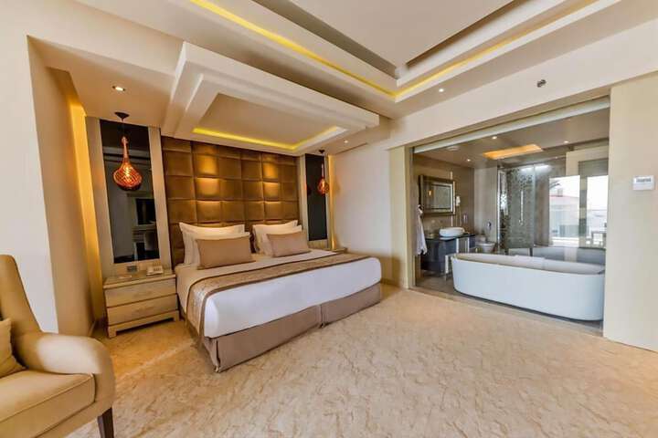 Room 44 of 120