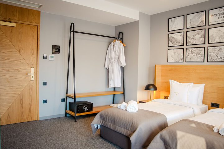 Room 12 of 50