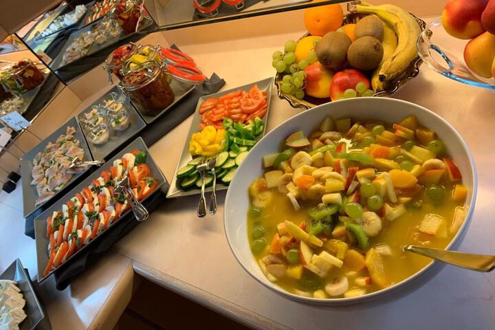 Dining 3 of 21