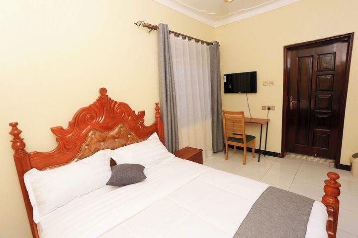 Room 4 of 18