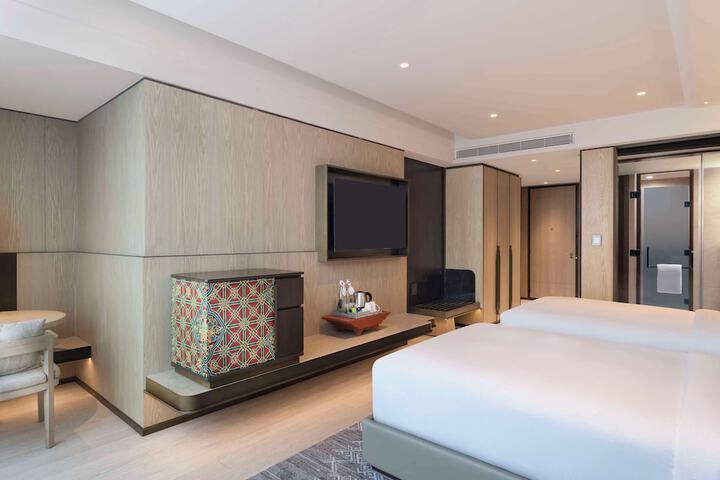 Room 18 of 68
