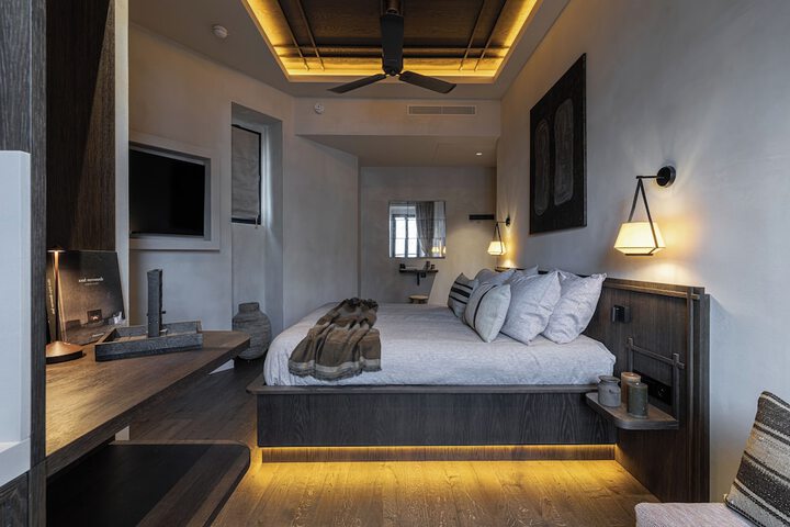 Room 18 of 42