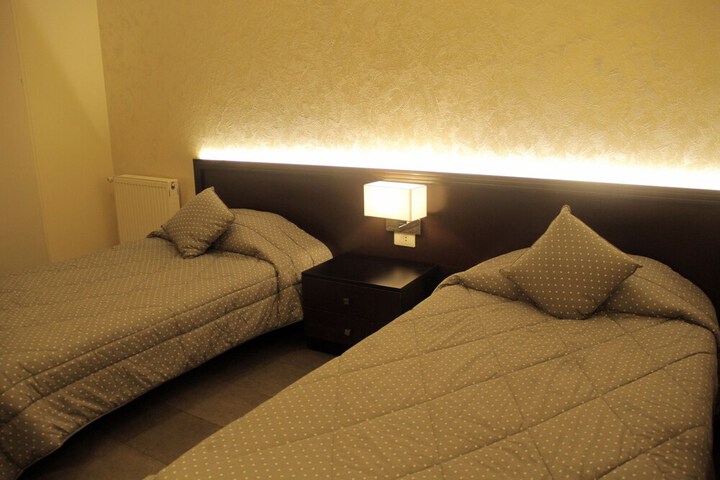 Room 6 of 82