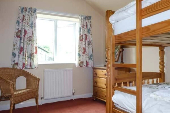 Room 4 of 11