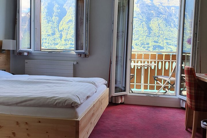 Room 8 of 37